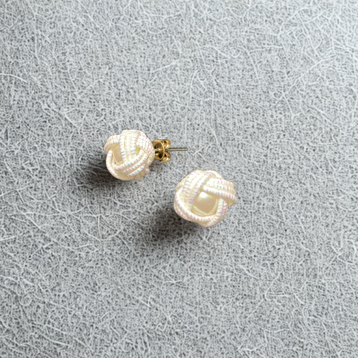 ピアス|Luminous Knot - ホワイト